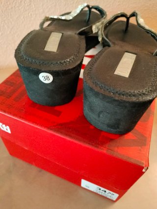Sandalias Koala Bay mujer negras y plateadas