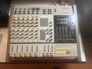 AKAI MG614 Mesa de Mezclas Profesional