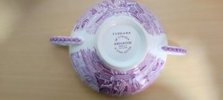 Juego de 4 tazones de porcelana con diseño.