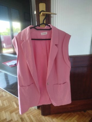 Chaqueta sin mangas rosa EVENODD