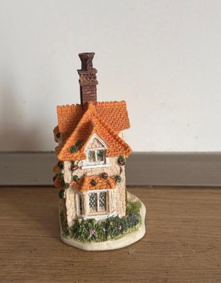 Figura casa con reloj