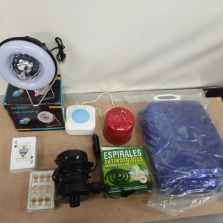 Lote Camping: Lámpara LED, Cartas y Repelente