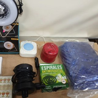 Lote Camping: Lámpara LED, Cartas y Repelente