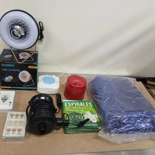 Lote Camping: Lámpara LED, Cartas y Repelente