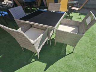 Mesa y 4 Sillas para Terraza de Mimbre y Cristal
