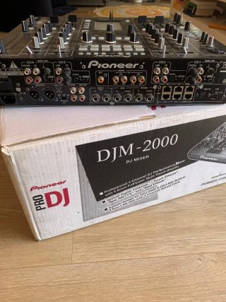 Pioneer CDJ-2000 + DJM-2000