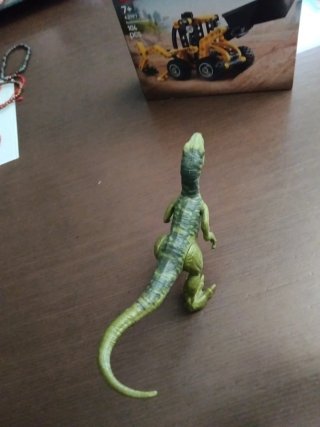 Charlie el velocirapto verde