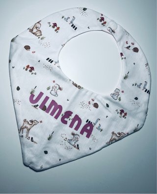Babero personalizado.
