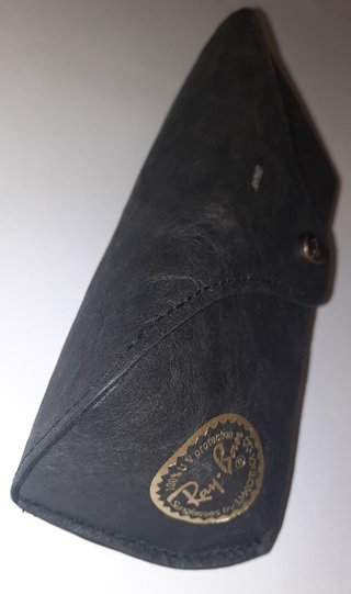 Custodia Ray-Ban rigida nera con logo
