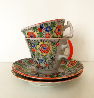 Par de tazas/platillos en porcelana del Japón