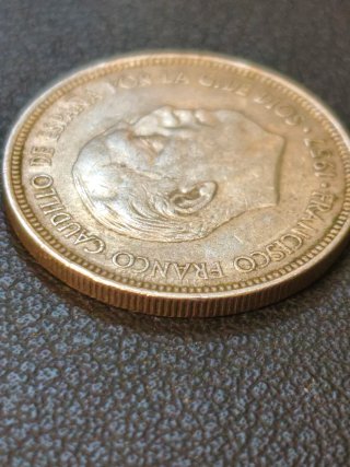 Moneda 5 Pesetas 1957 con error acuñación espejo.