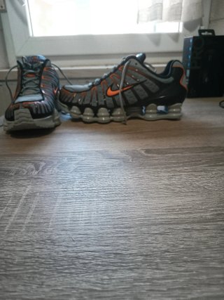 Nike Shox TL Gris/Naranja/Negro