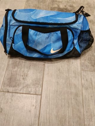 Mochila deportiva azul y blanca
