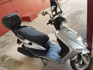 Daelim Delfino 125cc Scooter Plata