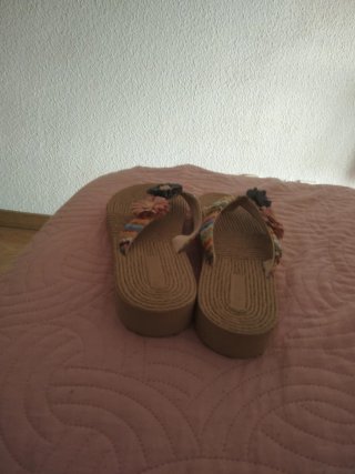 Sandalias de goma con flores