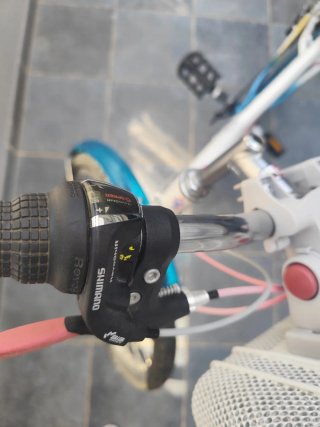 Bicicleta B'Twin Niña 24 Blanca y Azul