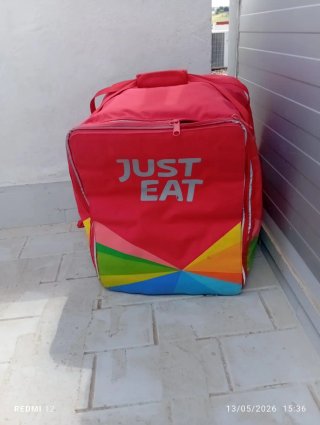 Bolsa térmica roja con interior plateado