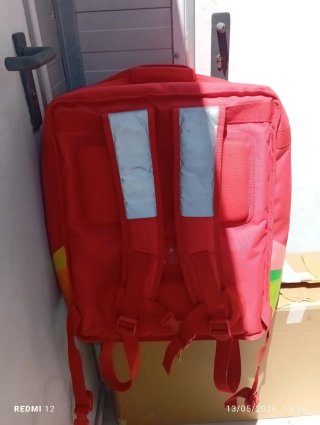 Bolsa térmica roja con interior plateado