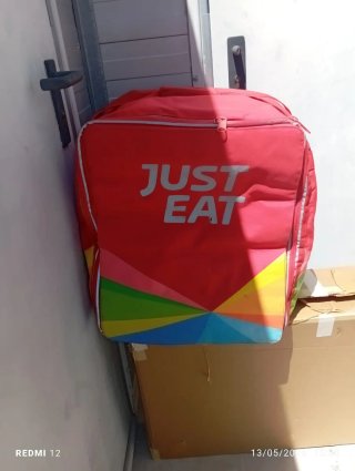 Bolsa térmica roja con interior plateado