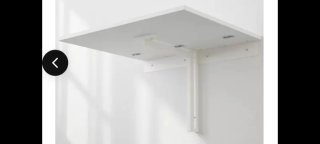 Mesa plegable pared blanca