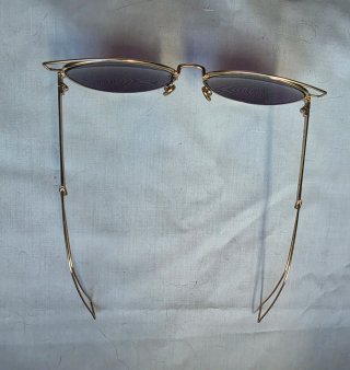 Gafas de sol doradas