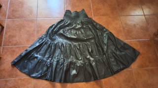 Falda larga negra con volantes