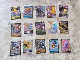 Lote de cartas Pokémon V y VMAX