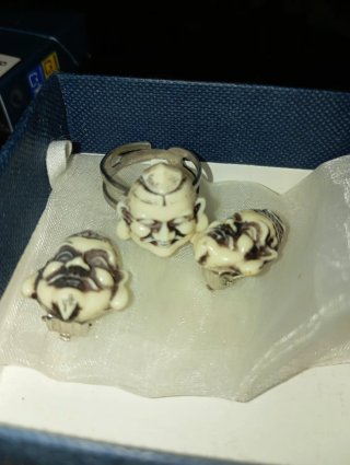 Conjunto anillo y pendientes figuras orientales