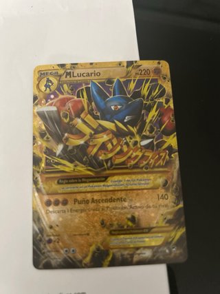 2 Cartas Pokémon Mega Lucario EX y Mega Absol EX