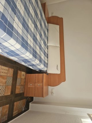 Cabecero 135cm, 2 mesitas, cómoda y espejo