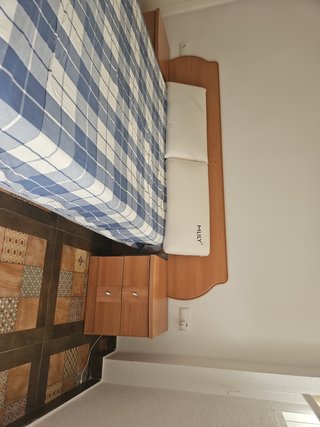 Cabecero 135cm, 2 mesitas, cómoda y espejo