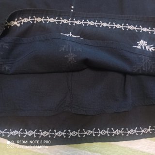 Falda negra bordada