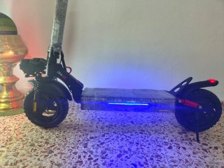 Patinete Eléctrico con Pantalla LED