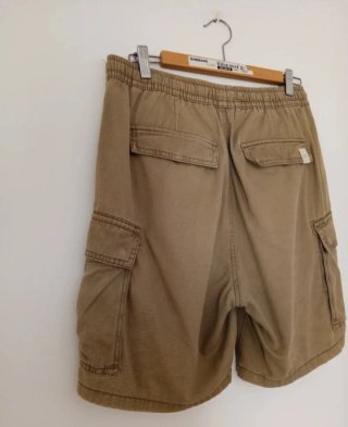Pantalones cortos cargo color kaki