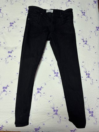 Pantalón vaquero pitillo Pull&Bear negro