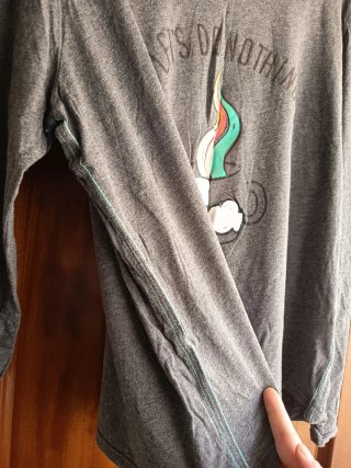 Camiseta pijama gris con estampado