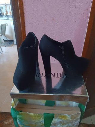 Botines de tacón negros