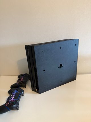 PlayStation 4 Pro 1TB + 2 Controller + Giochi