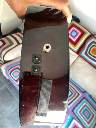Guitarra Clásica Electrificada con estuche.