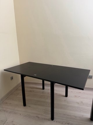 Mesa de cristal negra extensible