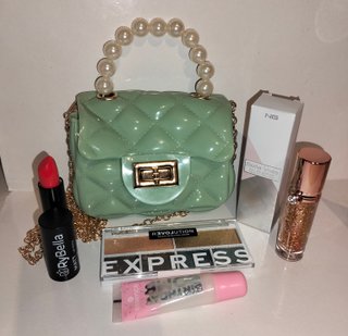 Set Make-up: Mini borsa, rossetto, ombretti, profu