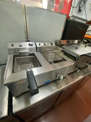 Freidora profesional 9+9L seminueva