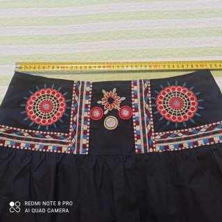 Minifalda Desigual bordada.
