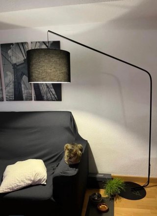 Lámpara de pie minimalista negra