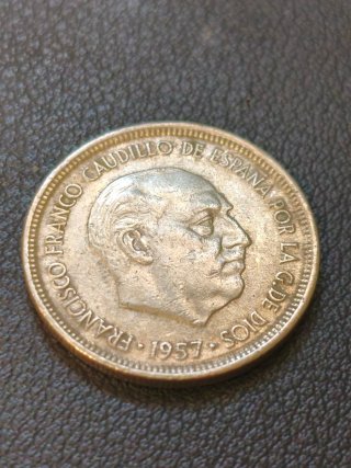 Moneda 5 pesetas 1957 con error acuñación espejo.