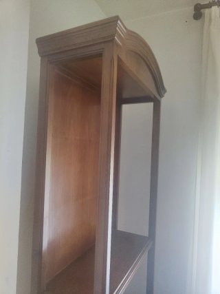 Vitrina de madera estilo clásico