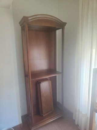 Vitrina de madera estilo clásico