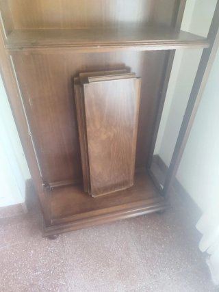 Vitrina de madera estilo clásico