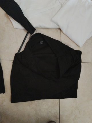 Lote Ropa: Camisetas, Vestido y Falda