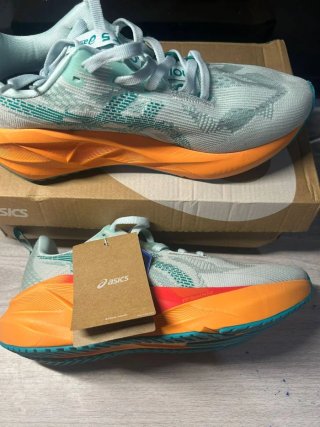 Asics Novablast 5 Talla 40 Naranja/Verde